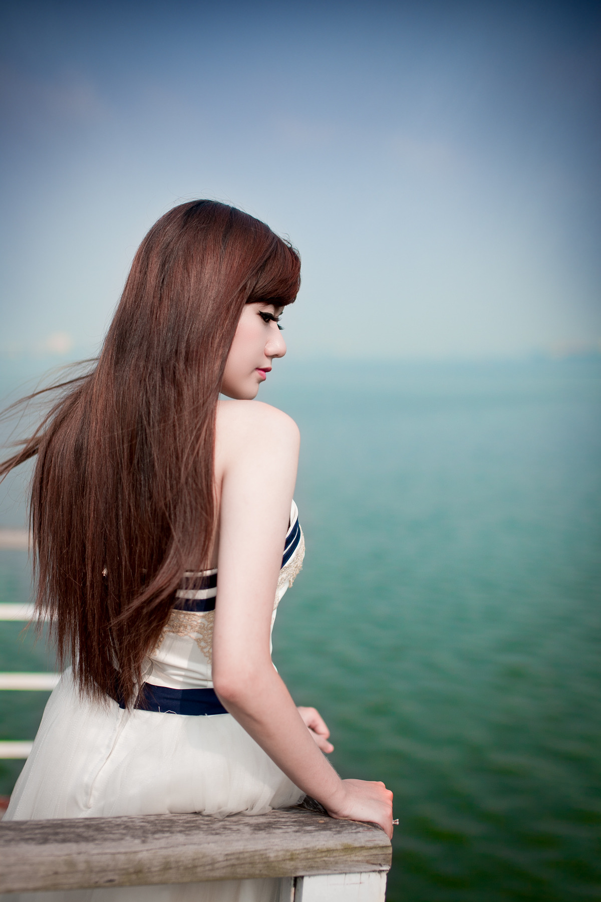 商務(wù)旅行中的女老板的帽子2019